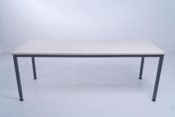 Schreibtisch-Palmberg-Sinac-Ahorndekor-200x80 cm-4-Fußgestell anthrazit-Frontansicht