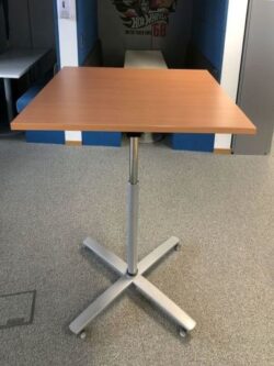 Lift-Desk-K+N-Birnbaumdekor-100x100-MATT (1)