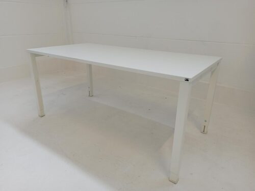 Schreibtisch von König+Neurath, Modell Do.It4, weiss, 4-Fußgestell