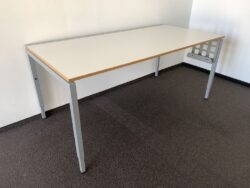 Schreibtisch VS Möbel 160x80 Platte  weiss mit Eichedekor Umleimerkante Gestell 4-Fuß silbergrau