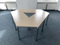 Trapeztisch von Ceka Ahorndekor draufansicht