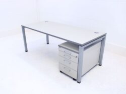 Schreibtisch Ceka grau 180x80 Gestell 4-Fuß silbergrau