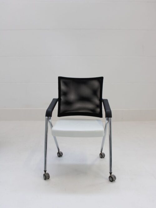 Besucherstuhl Dauphin  auf Rollen Sitz klappbar Kunstleder weiss weich Rückenlehne Netz