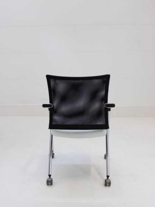 Besucherstuhl Dauphin  auf Rollen Sitz klappbar Kunstleder weiss weich Rückenlehne Netz