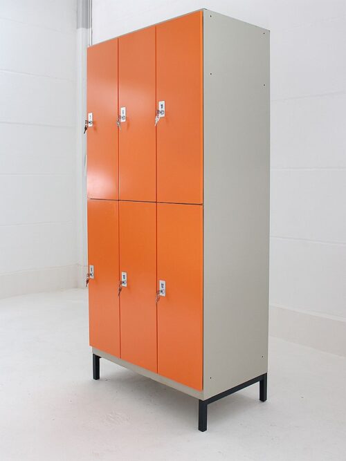 Kleiderspind 6 Abteile 90x53x180 cm Metallorpus grau Front orange Seitenansicht