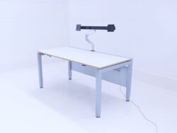 Steh-und Sitz Schreibtisch 160x80 weiss Seitenansicht runtergefahren