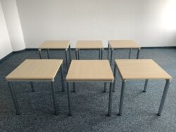schulungstische von CEKA in ahorndekor vorderansicht
