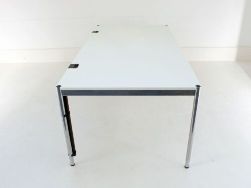 schreibtisch_usm-haller-advanced-200x100_seitenansicht