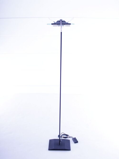 Vintage Design Stehleuchte Lampert Dihedron schwarz seitenansicht