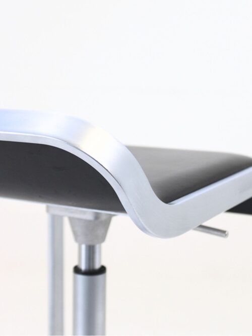 Barhocker-La Palma -LEM-Leder dunkelbraun Untergestell verchromt höhenverstellbar 70-80 cm und drehbar-gebraucht Detailansicht